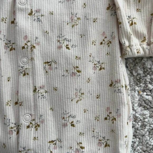 Jamie Kay onesie - Picture 1 of 3